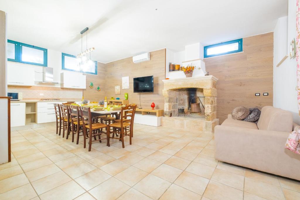 A television and/or entertainment centre at Dependance Specchia with Pool