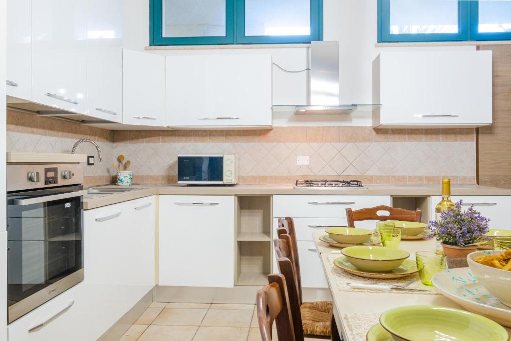 A kitchen or kitchenette at Dependance Specchia with Pool