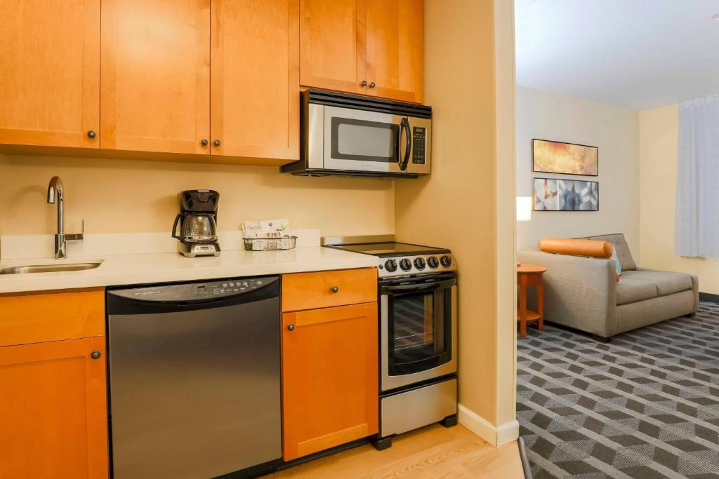 a kitchen with a stove and a microwave at TownePlace Suites by Marriott Yuma in Yuma