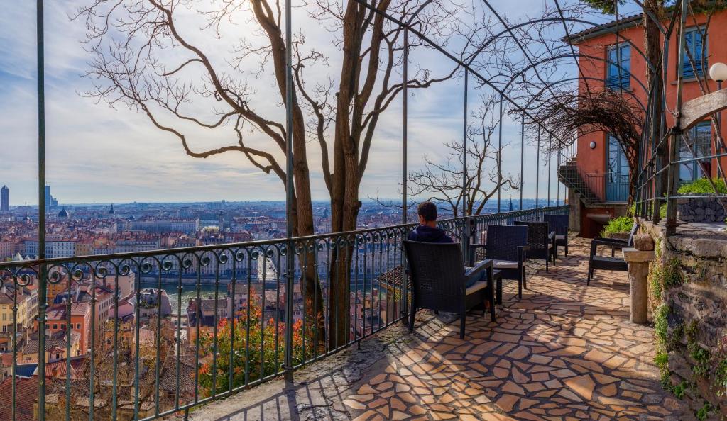 Balkón nebo terasa v ubytování Hostel Lyon Centre