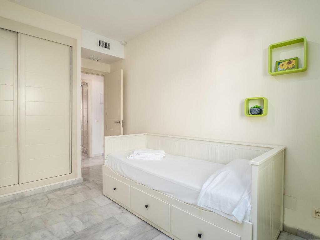 Postel nebo postele na pokoji v ubytování 2051-New 3 bedrooms on golf