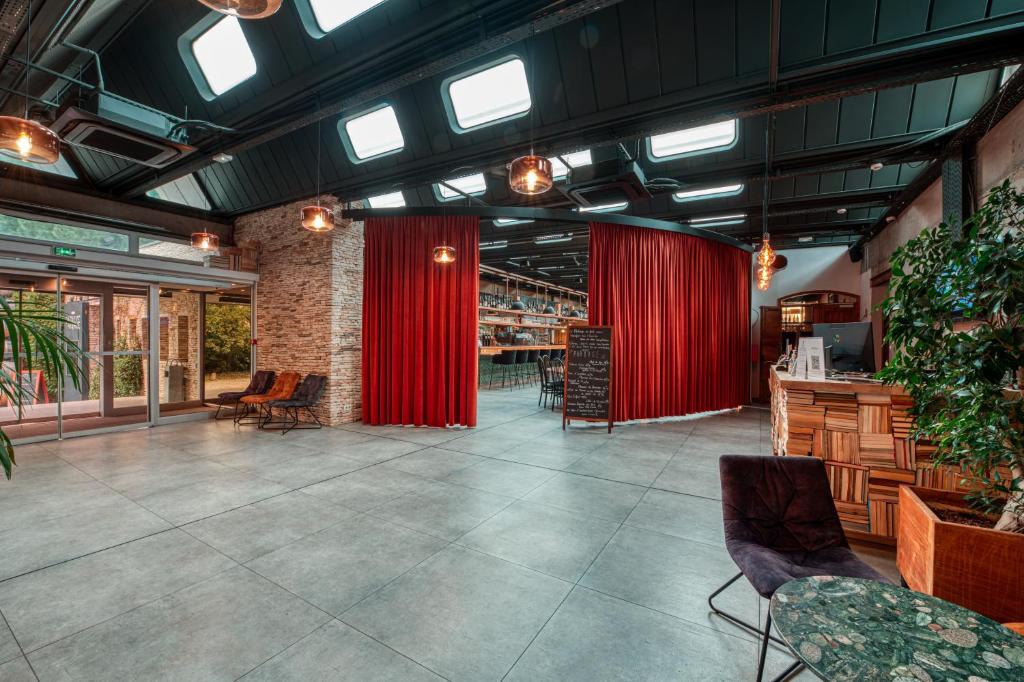 Imagem da galeria de Logis NIMOTEL Hôtel Cosy em Nîmes