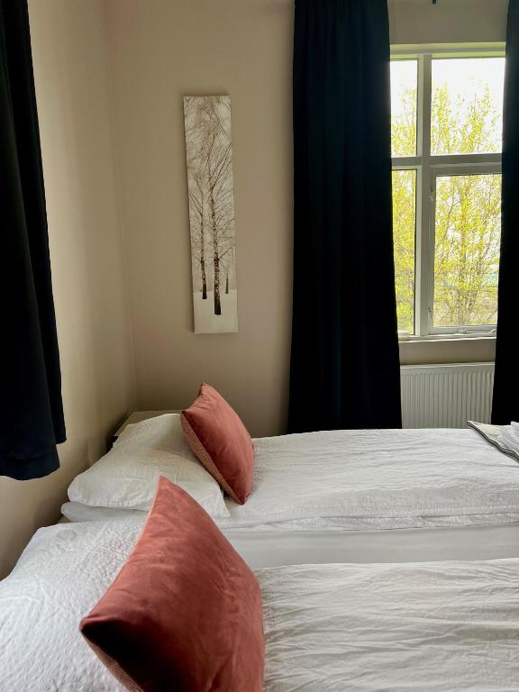 Postel nebo postele na pokoji v ubytování Bjork Guesthouse