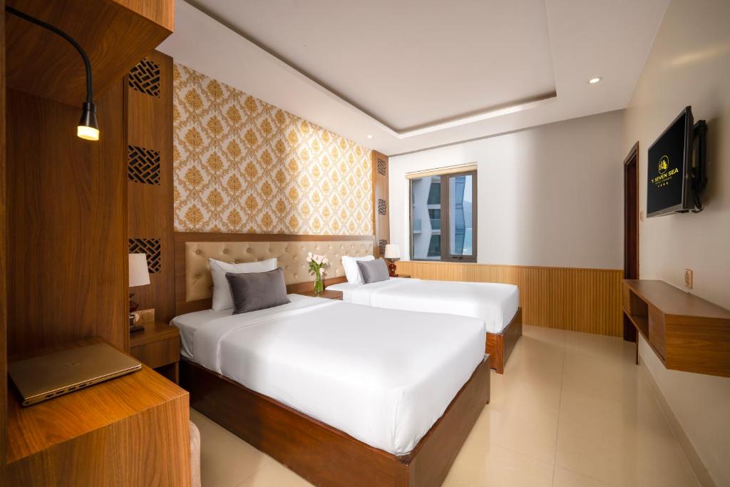 Postel nebo postele na pokoji v ubytování 7 Seven Sea Hotel