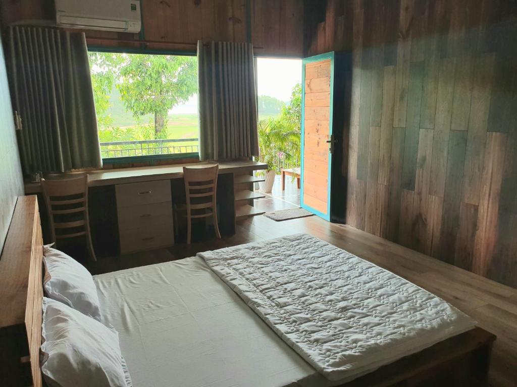 Bến Hồ Homestay - Habitación Doble Con Vista Al Lago