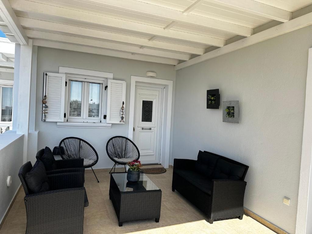 Część wypoczynkowa w obiekcie Veldi Art - Kamari Beach Apartment