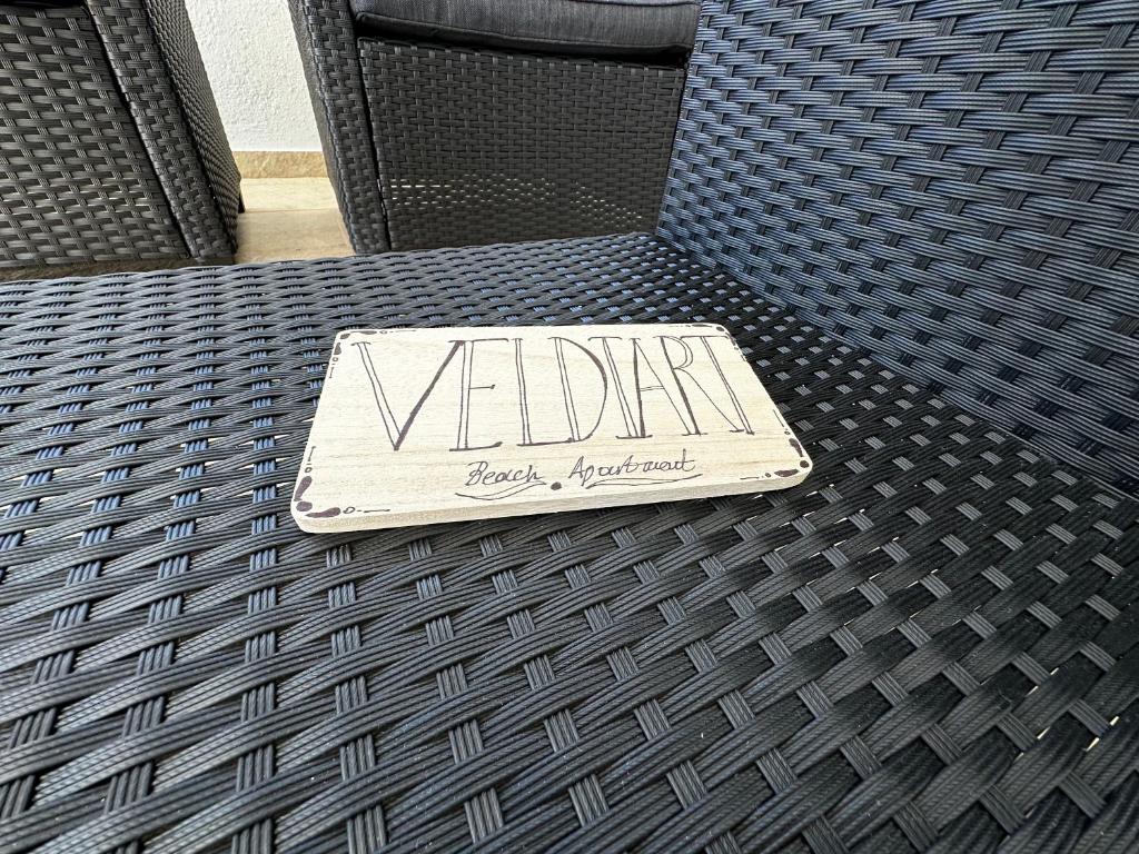 Zdjęcie z galerii obiektu Veldi Art - Kamari Beach Apartment w Firze