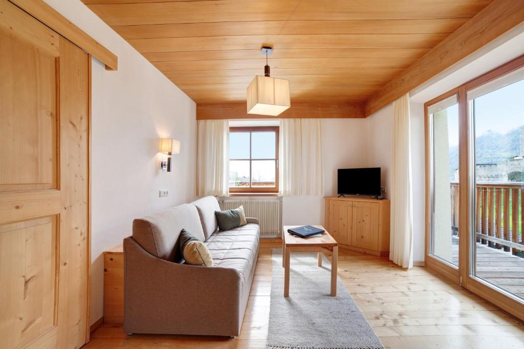 a living room with a couch and a tv at Ferienwohnungen Zwick Maroles in Malles Venosta