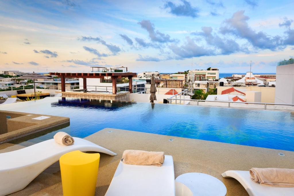 a view of a swimming pool on top of a building at Soul Beach Boutique Hotel & Spa in Playa del Carmen