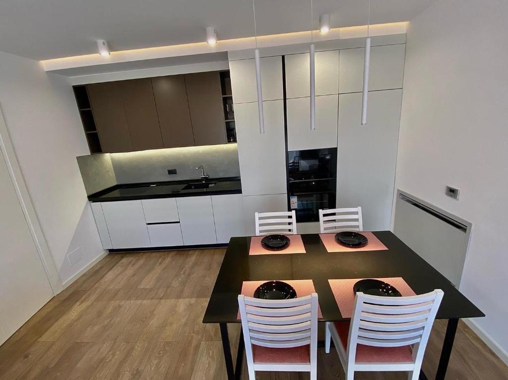 Lux Apartment 01 + Free Parking - Image 4