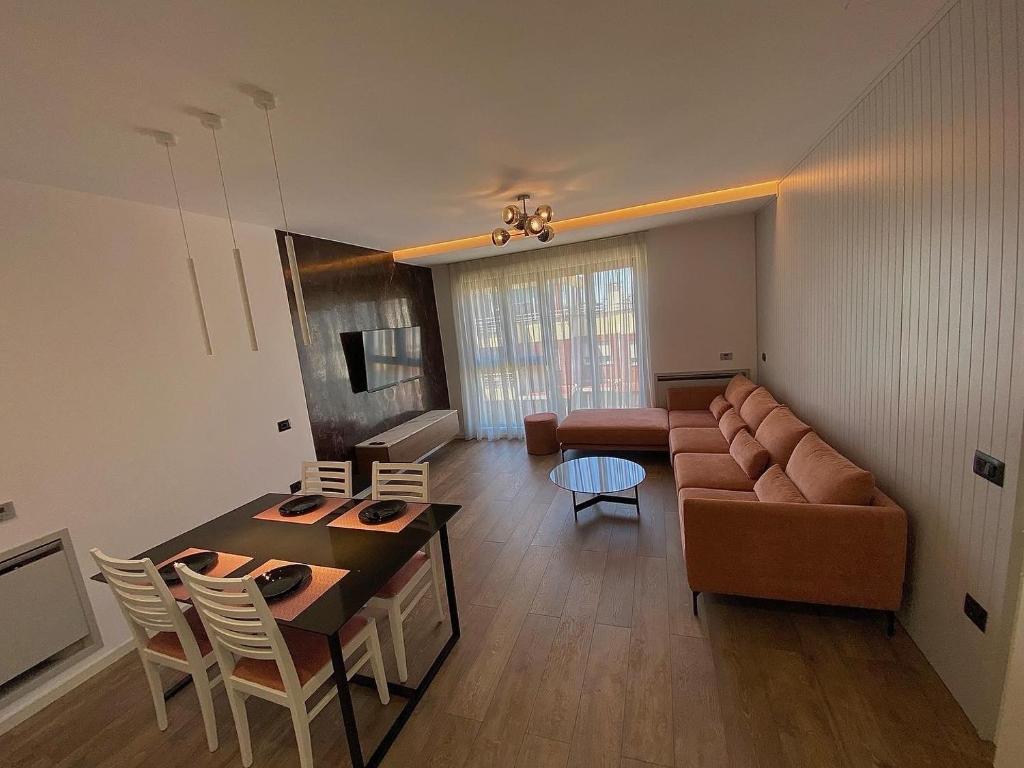 Гостиная зона в Lux Apartment 01 + Free Parking