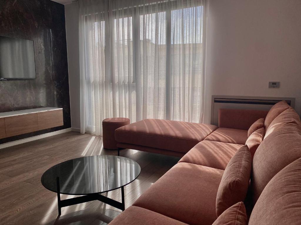 Lux Apartment 01 + Free Parking - Image 9