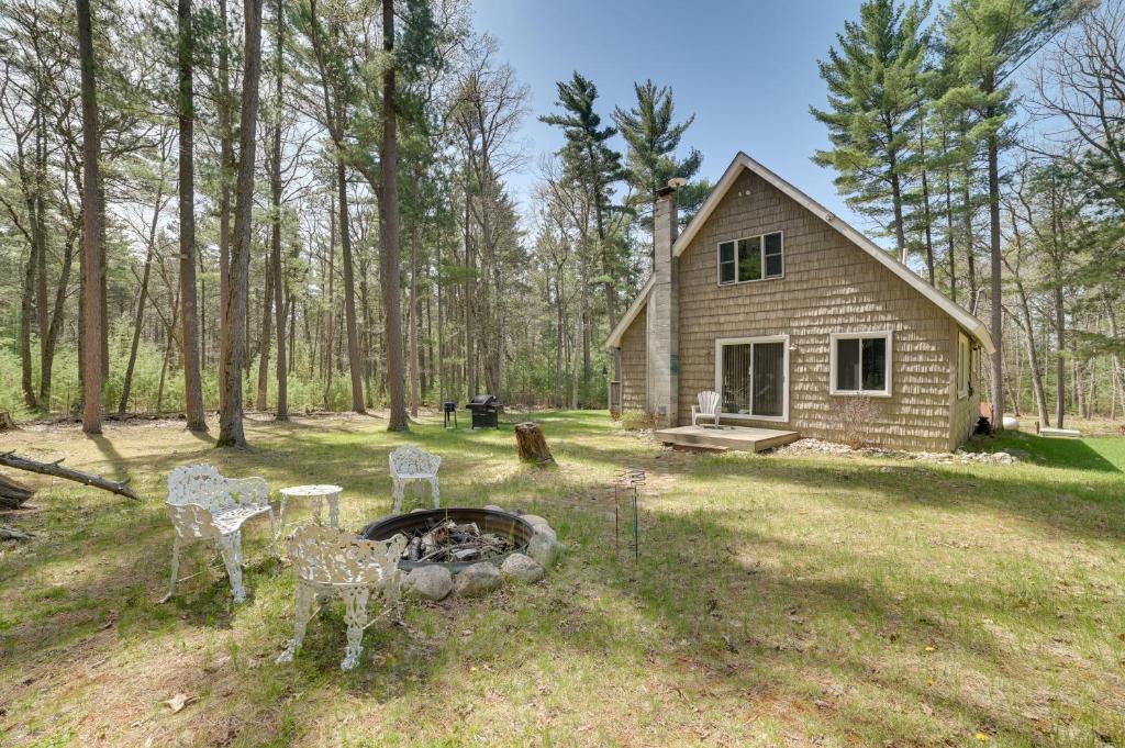 Cottage in Huron National Forest!, (updated prices