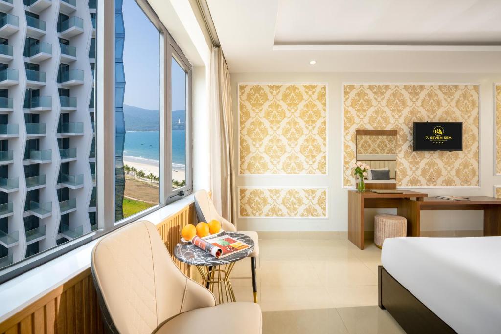 Postel nebo postele na pokoji v ubytování 7 Seven Sea Hotel