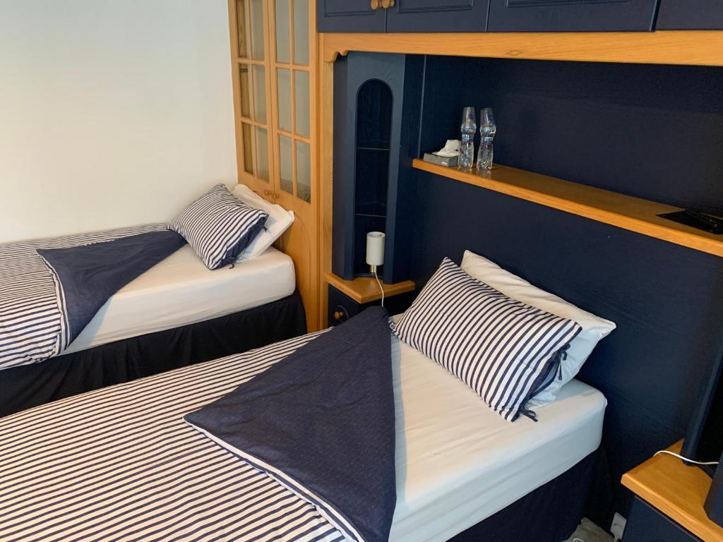Postel nebo postele na pokoji v ubytování Rocklands Guesthouse Castlebar