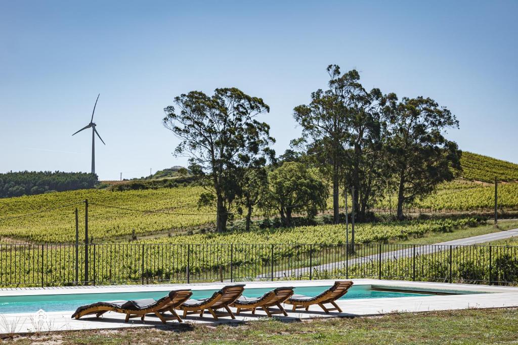 The swimming pool at or close to Quinta da Estima