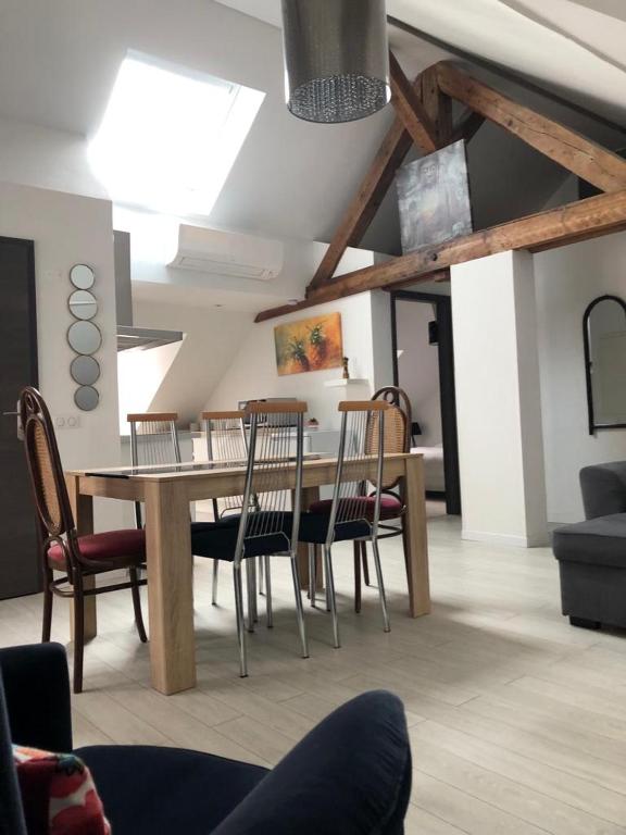 Deluxe Design - City Center Cosy Apartments – photo 11