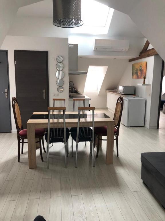 Deluxe Design - City Center Cosy Apartments – photo 21