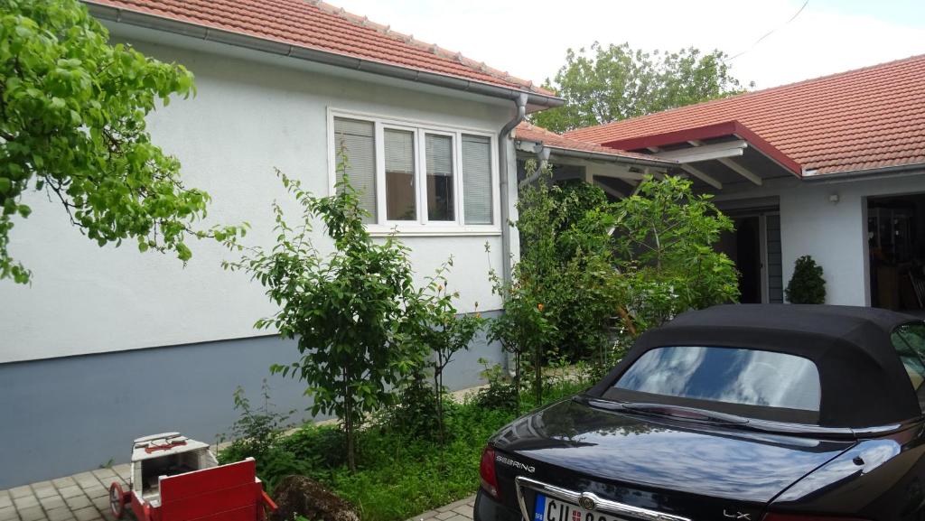 a black car parked in front of a house at Nikiva I in Ćuprija
