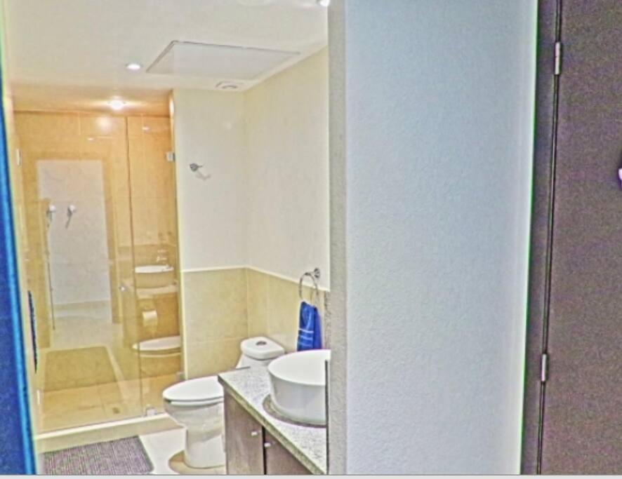 Koupelna v ubytování Ocean front Grand Venetian corner condo