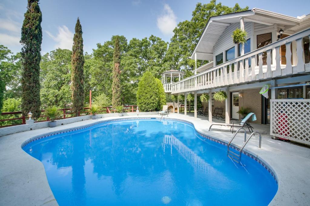 Hot Springs Home on Lake Hamilton with Private Pool, Hot Springs
