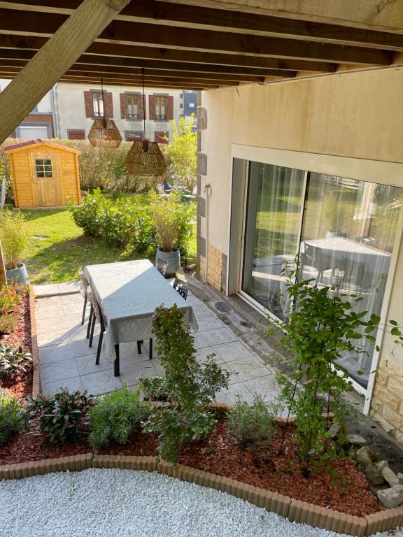 Vonkajšia záhrada v ubytovaní La Comète - Le Mont Dore 4 pers