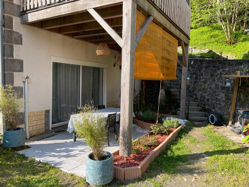 Vonkajšia záhrada v ubytovaní La Comète - Le Mont Dore 4 pers