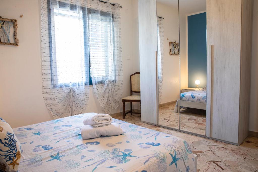 Postel nebo postele na pokoji v ubytování Beddamuri home