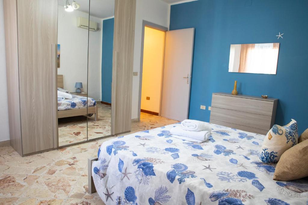 Postel nebo postele na pokoji v ubytování Beddamuri home
