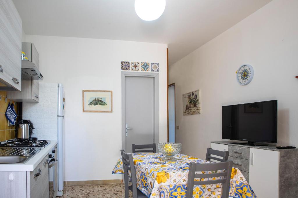 Kuchyň nebo kuchyňský kout v ubytování Beddamuri home