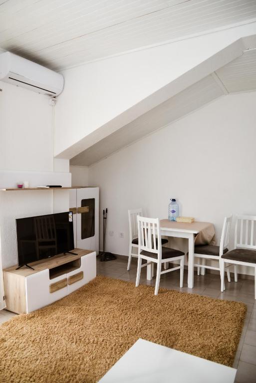 TV a/nebo společenská místnost v ubytování Iker apartments
