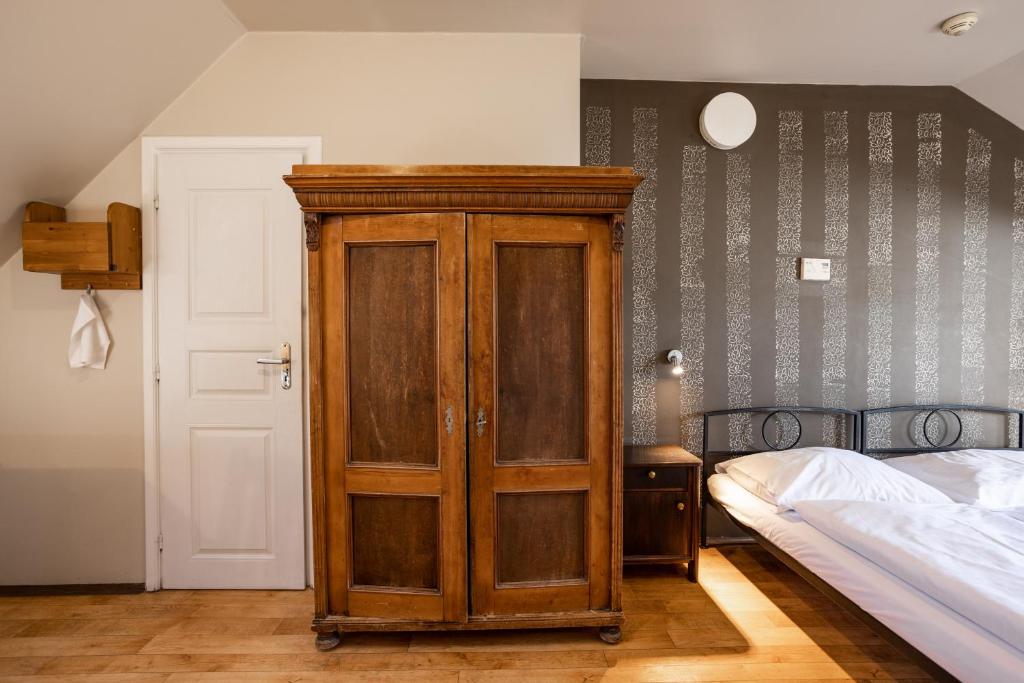 Postel nebo postele na pokoji v ubytování Sir Toby's Hostel