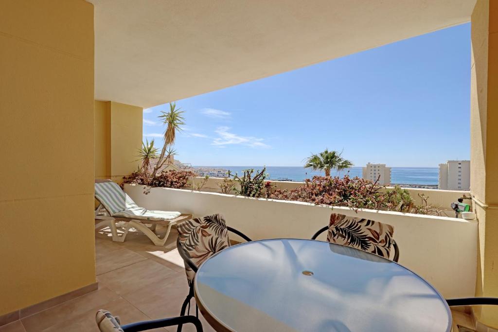 Spacious apartment Puerto Alto, Estepona (updated prices 2024)