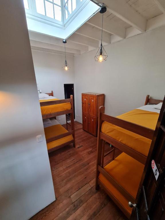 Postel nebo postele na pokoji v ubytování Flying Dog Lima B&B