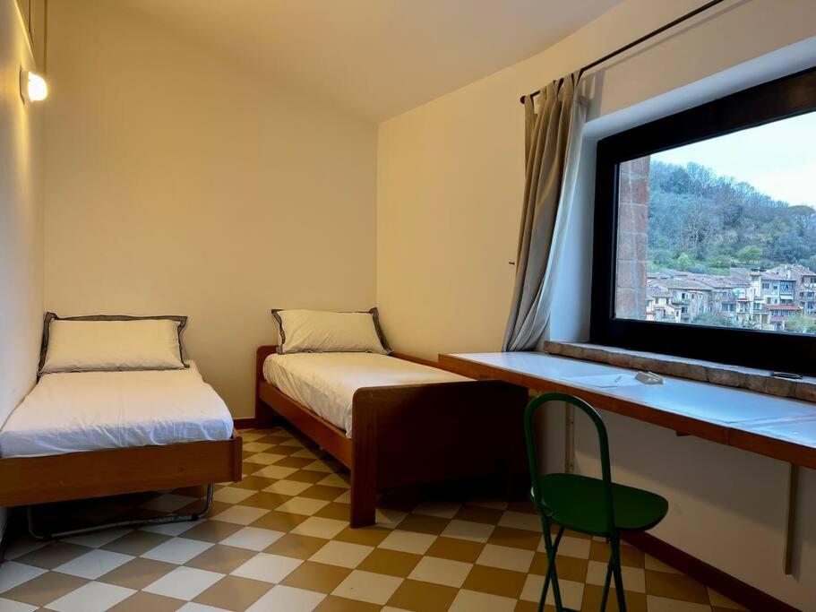 En eller flere senge i et værelse på La Mansarda