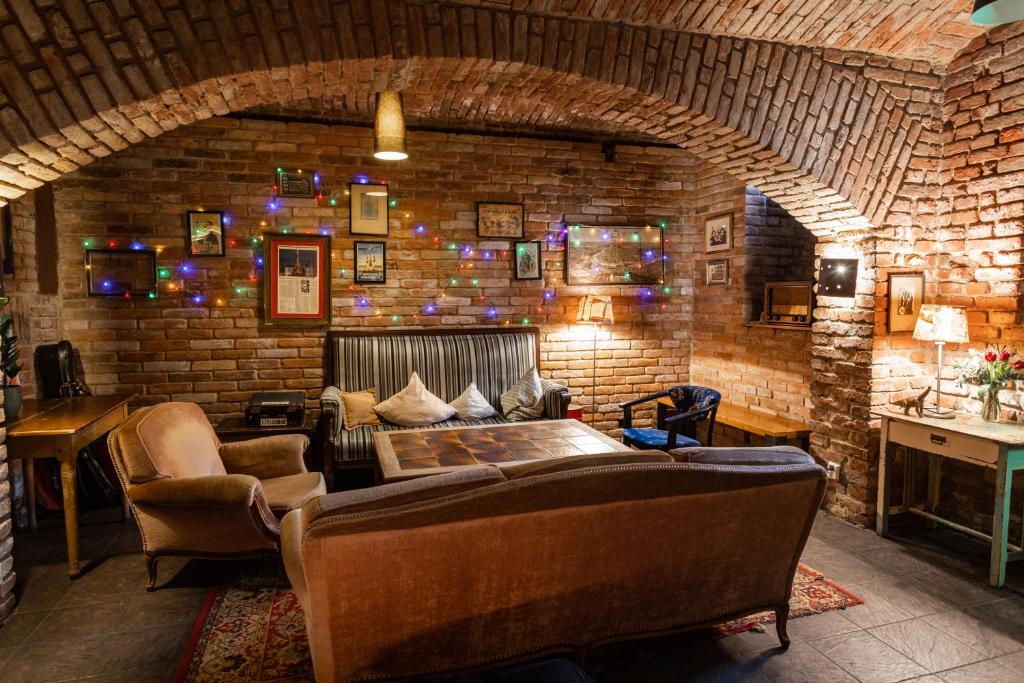 Posezení v ubytování Sir Toby's Hostel
