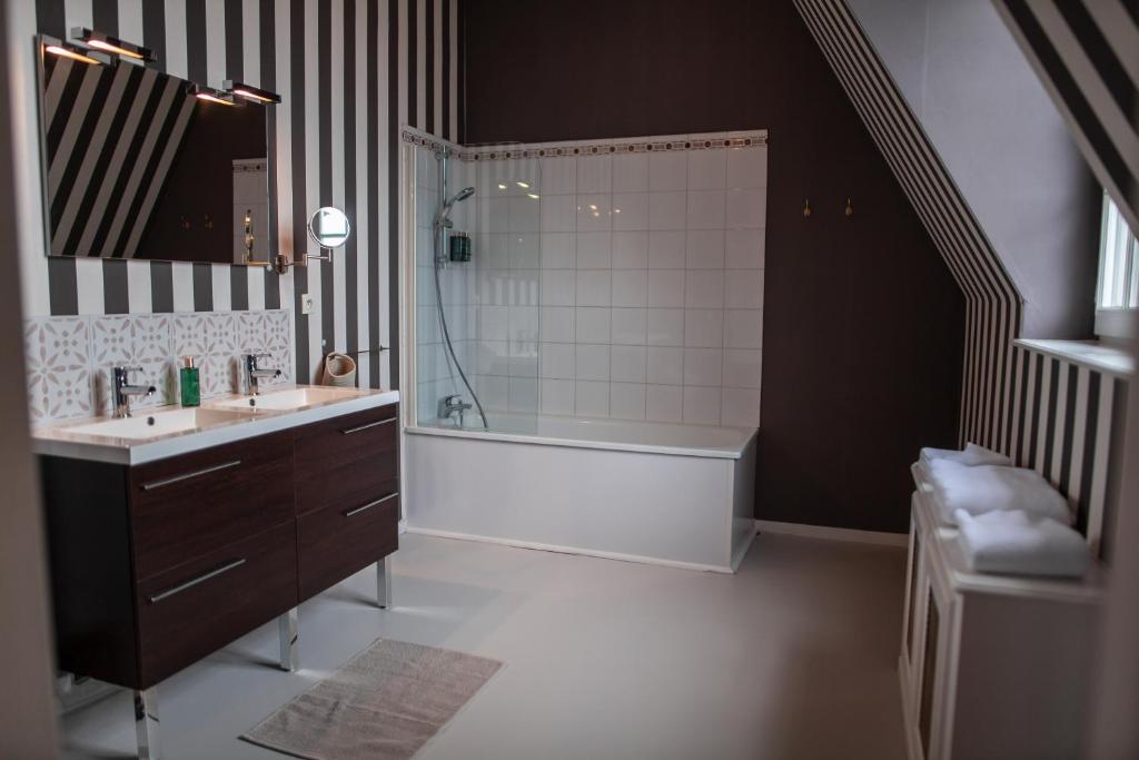 a bathroom with a tub and a sink and a shower at MAISON RENARD in Béthune
