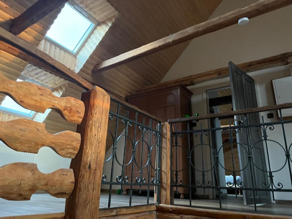 Palanda nebo palandy na pokoji v ubytování Horní Strakův mlýn