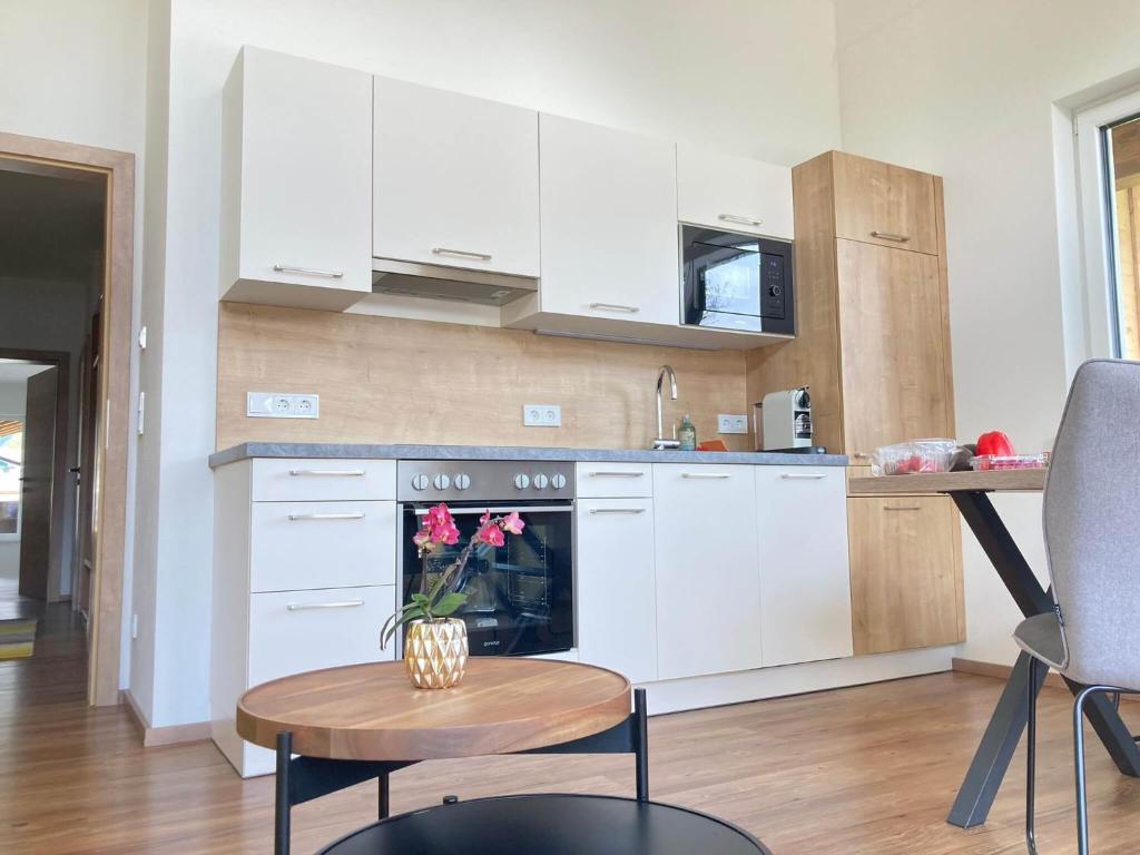 Kuchyňa alebo kuchynka v ubytovaní Appartements Blumenwiese
