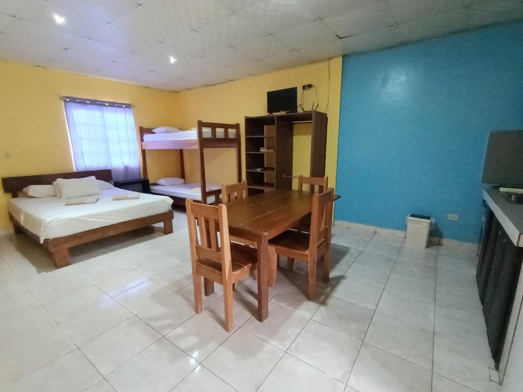 Postel nebo postele na pokoji v ubytování Sun Havens Apartments & Suites