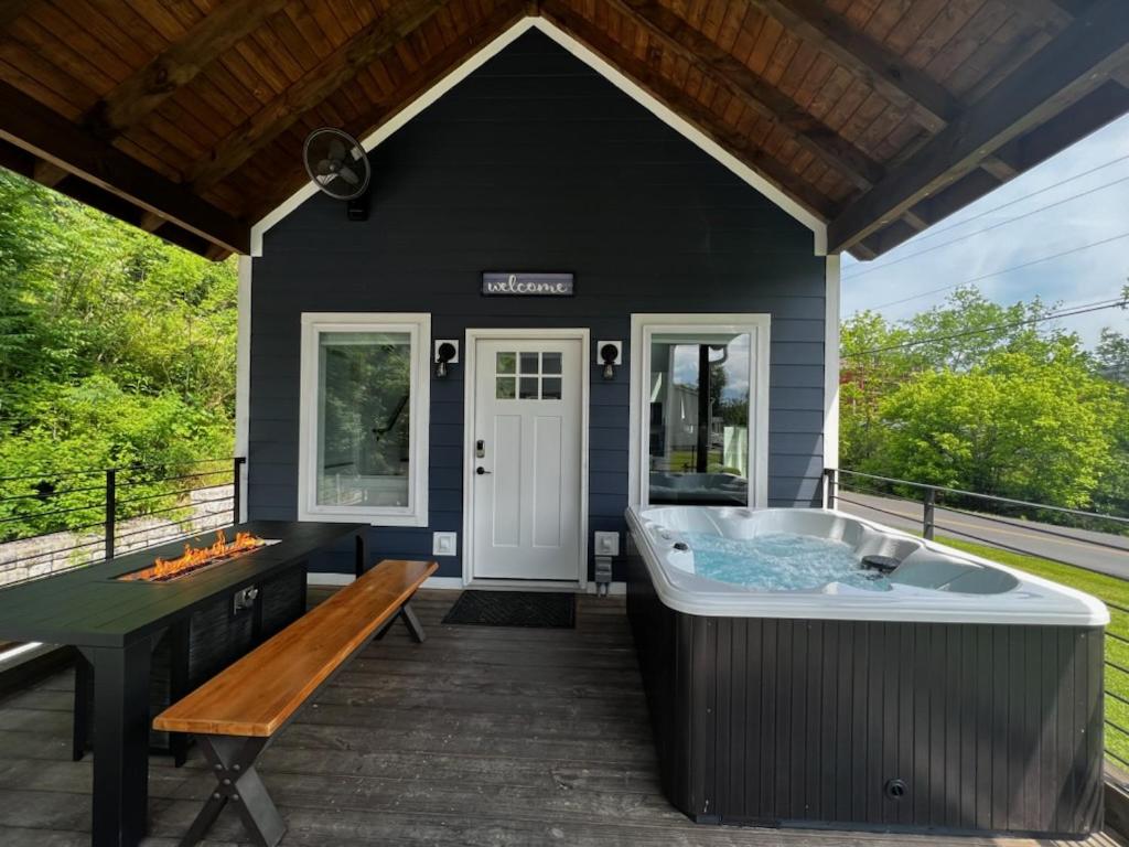 Modern Smoky Mountain Tiny House, Pigeon (updated prices 2024)