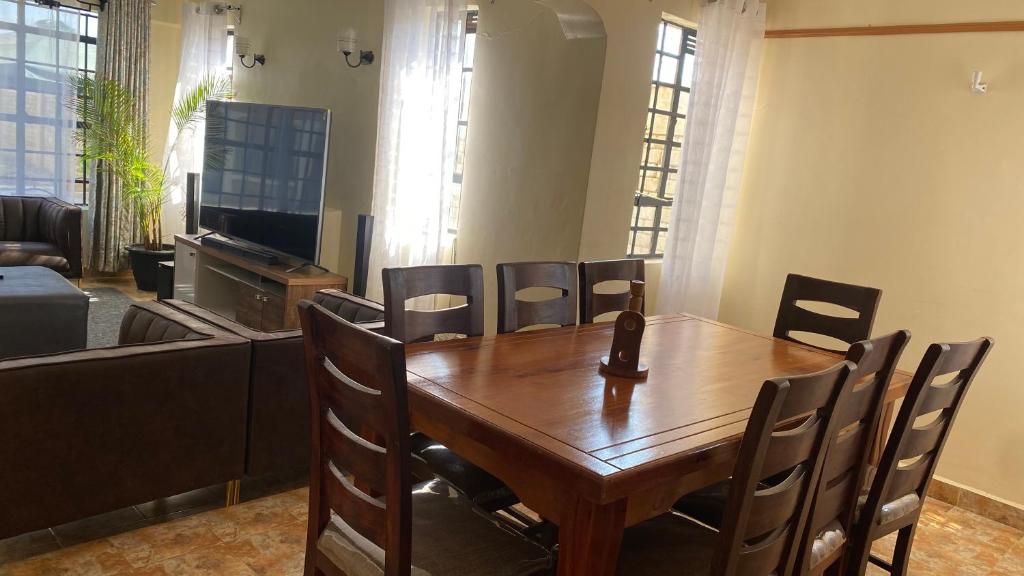 TV a/nebo společenská místnost v ubytování Lifestyle Villas, Nanyuki