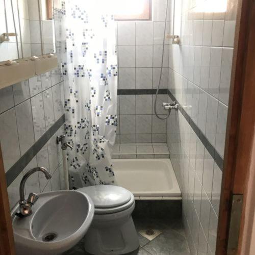 Koupelna v ubytování Pizza Sztori Apartman