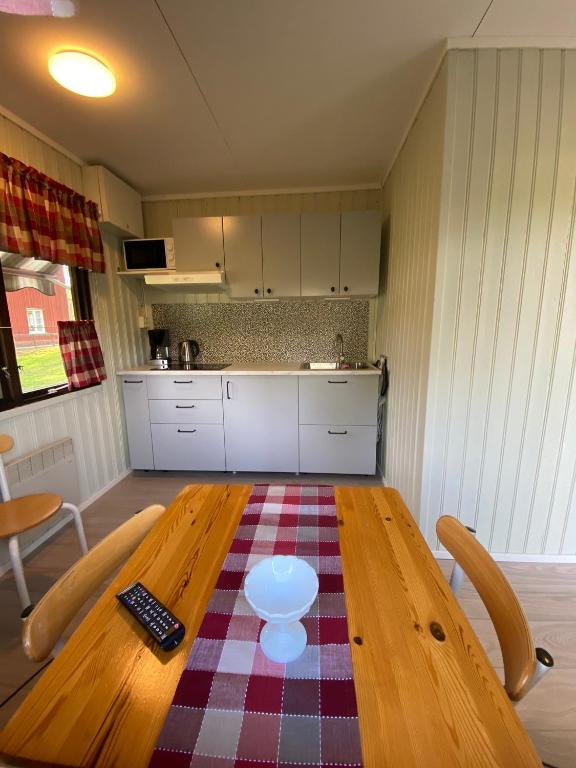 Kuchyň nebo kuchyňský kout v ubytování Furusjöns Cottage