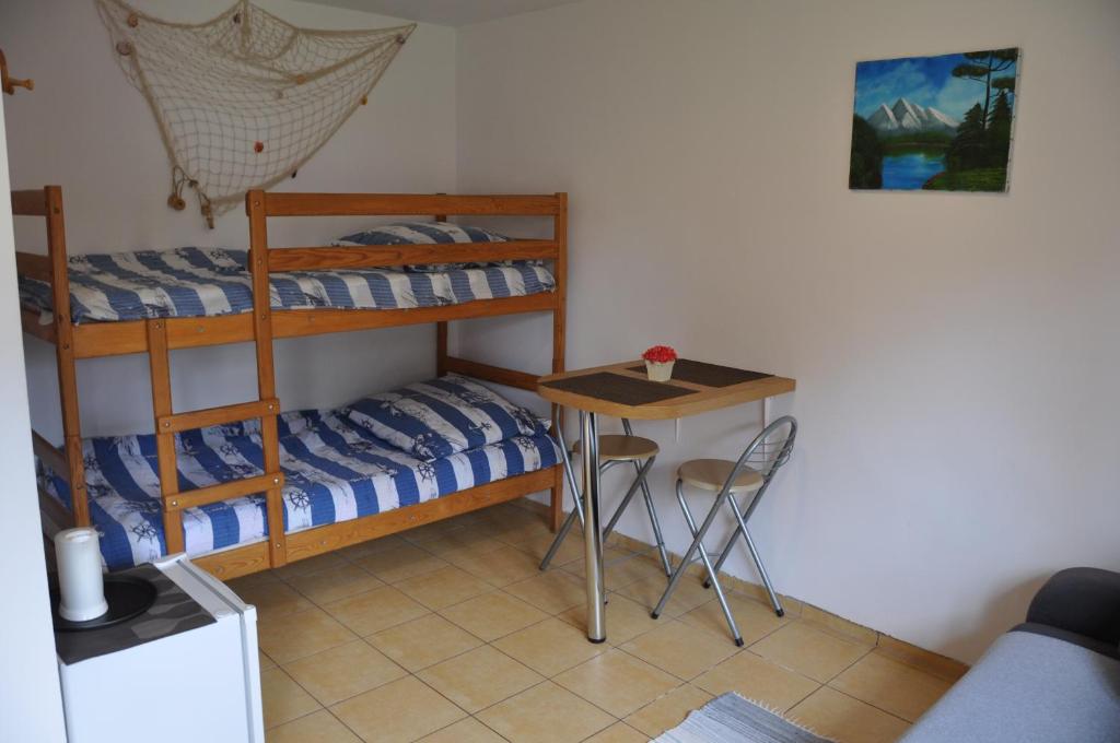 Łóżko lub łóżka w pokoju w obiekcie Dom gościnny "MONIKA"- 10 min do plaży,