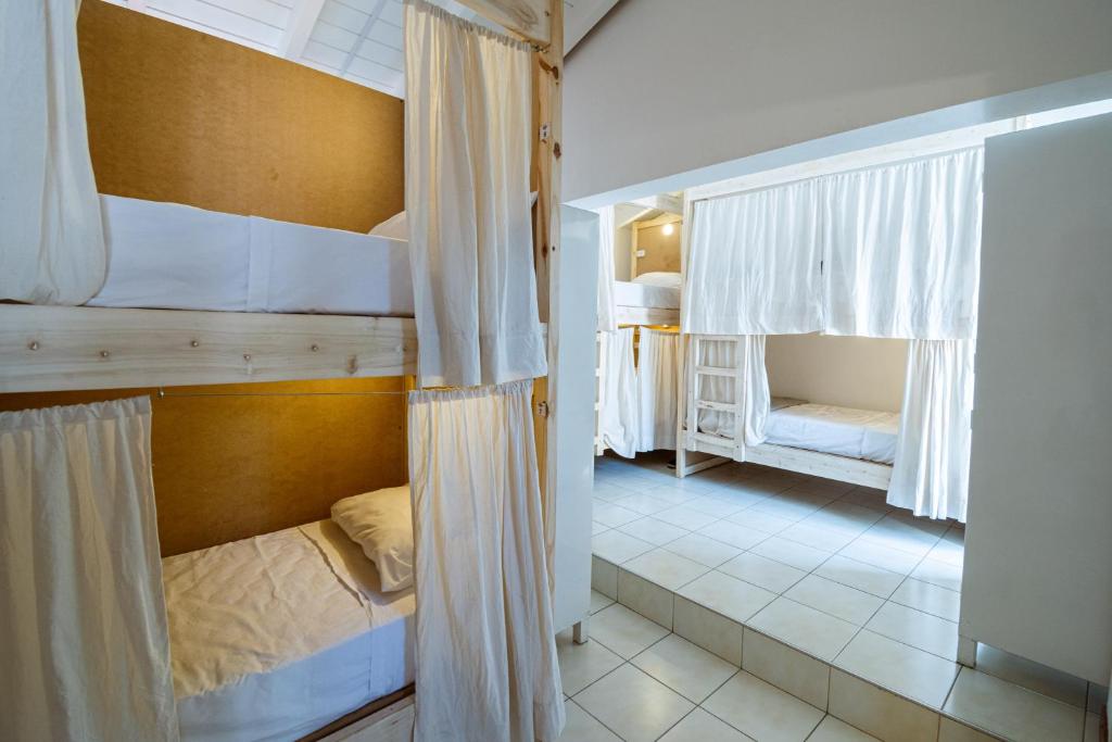 a bedroom with two bunk beds in a room at Fuxia House Hostel in Mendoza