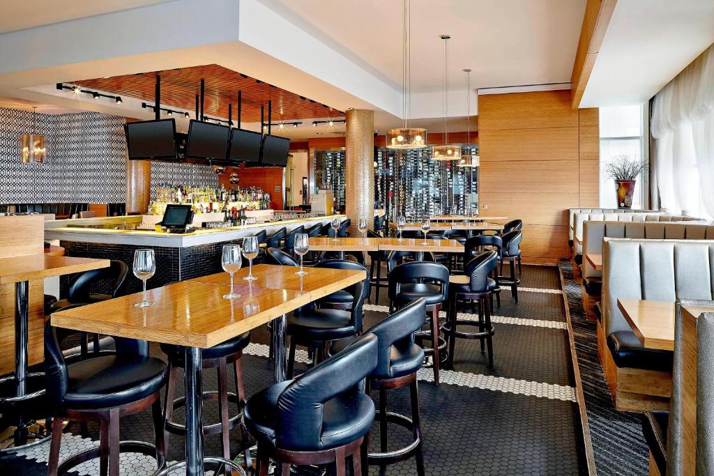 Four Points by Sheraton Calgary Airport - Resim 16