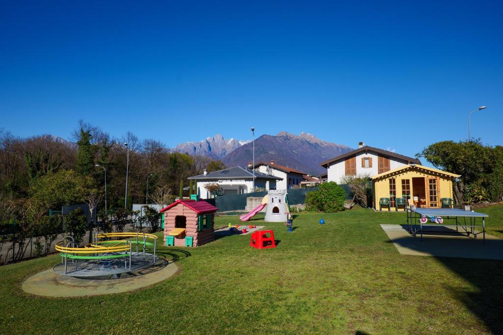 Nespecifikovaný výhled na hory nebo výhled na hory při pohledu z aparthotelu