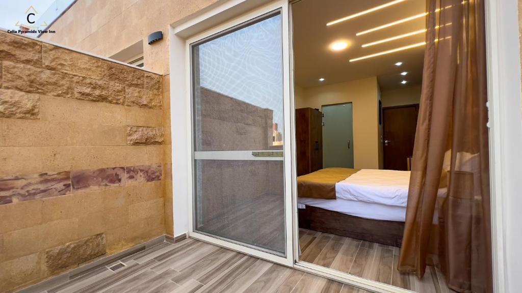 Celia Pyramids View inn - Deluxe Çift Kişilik Oda - Balkonlu