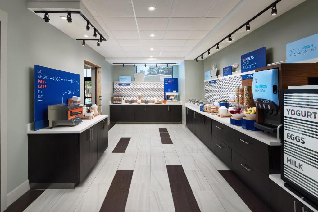 a store aisle with aasteryasteryasteryasteryasteryasteryasteryasteryasteryasteryastery at Holiday Inn Express & Suites Gulf Breeze - Pensacola Area by IHG in Gulf Breeze